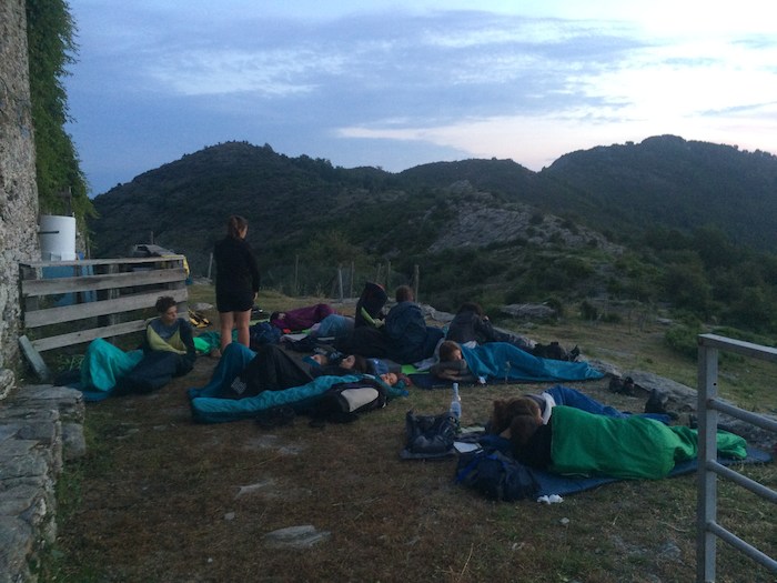 Ados dorment à la belle étoile lors d'une colonie corse