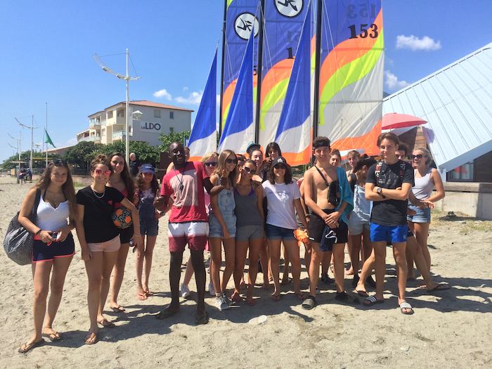 ados sur la plage lors d'une colonie corse