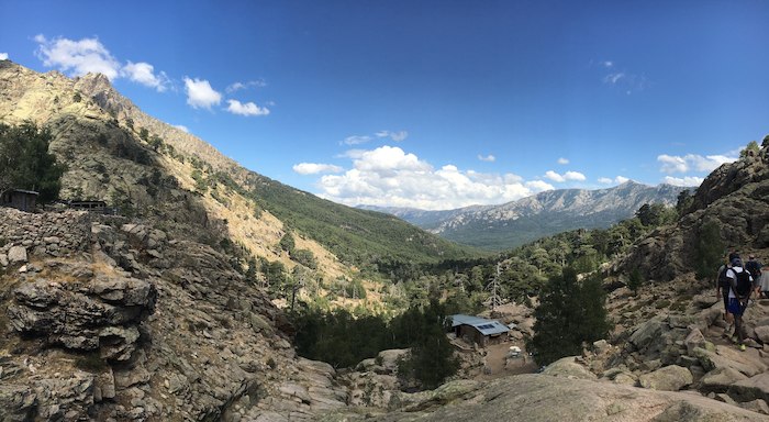 Vue depuis la montagne en colonie corse