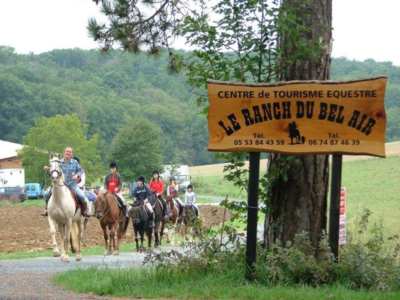 L'entrée du Ranch pendant une colonie de vacances équitation