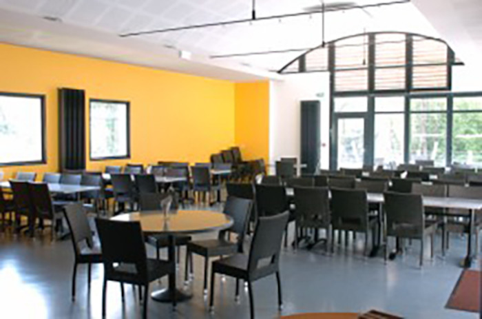 Salle de réception d'une colonie de vacances en Hautes-Pyrénées