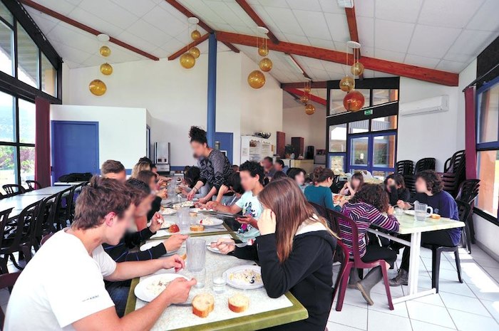 Une cantine utilisée durant une colonie de vacances Pyrénées-Orientales
