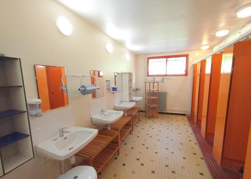 La salle de bain d'une colonie de vacances Pyrénées-Orientales