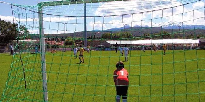 Un match de foot durant une colonie de vacances Pyrénées-Orientales
