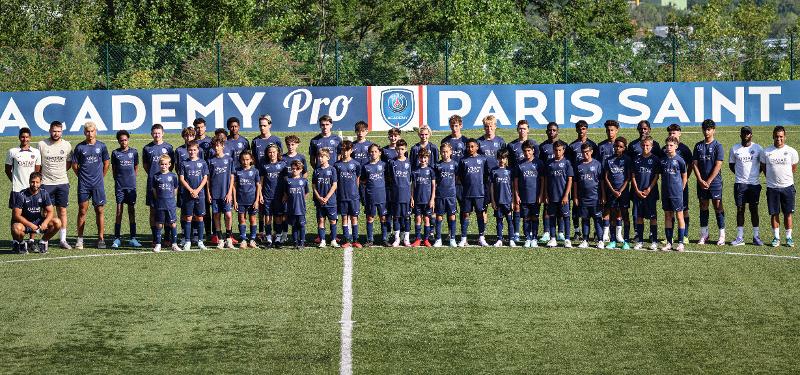 Une équipe de foot lors d'une colonie de vacances football