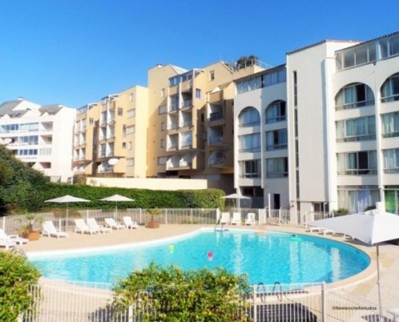 Une piscine lors d'une colonie de vacances voile