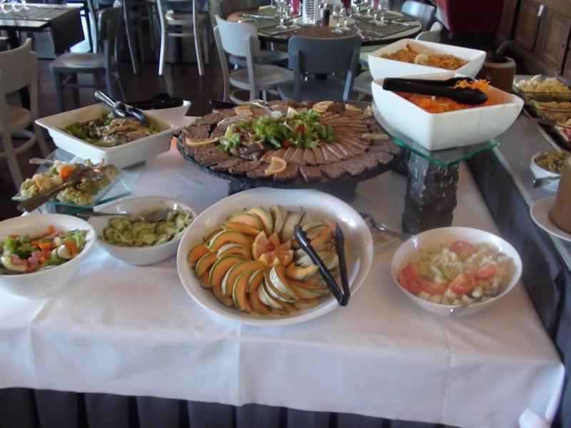 Un buffet pendant une colonie de vacances football