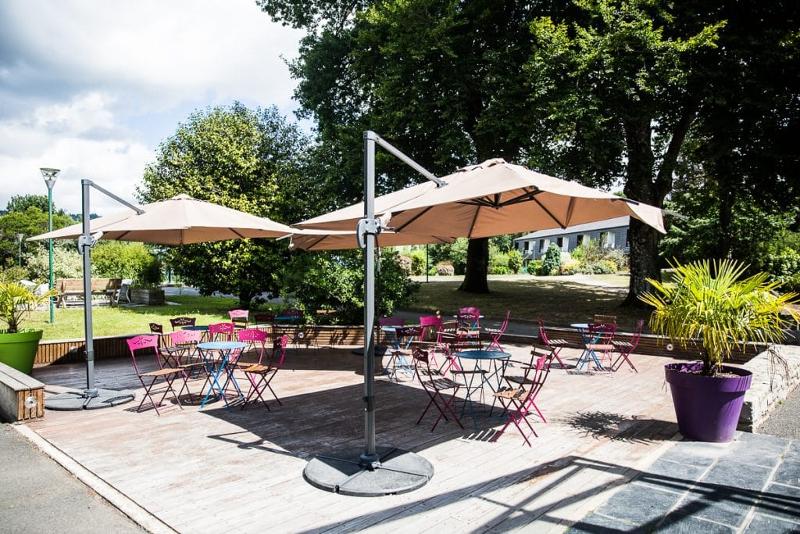 Une terrasse lors d'une colonie de football Bretagne