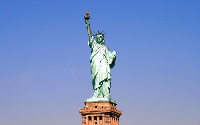 vue de la statue la plus connue du monde en séjour linguistique New York pas cher 
