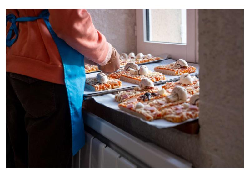 préparation de pizzas pour la colonie sorcier