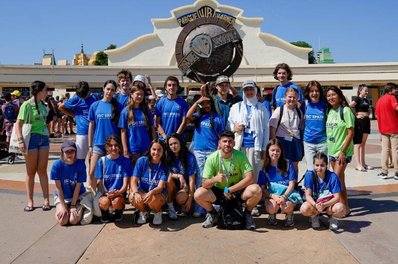jeunes dans un parc d'attraction en stage de langue espagnol