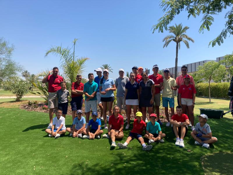Photo de groupe des jeunes du séjour linguistique golf