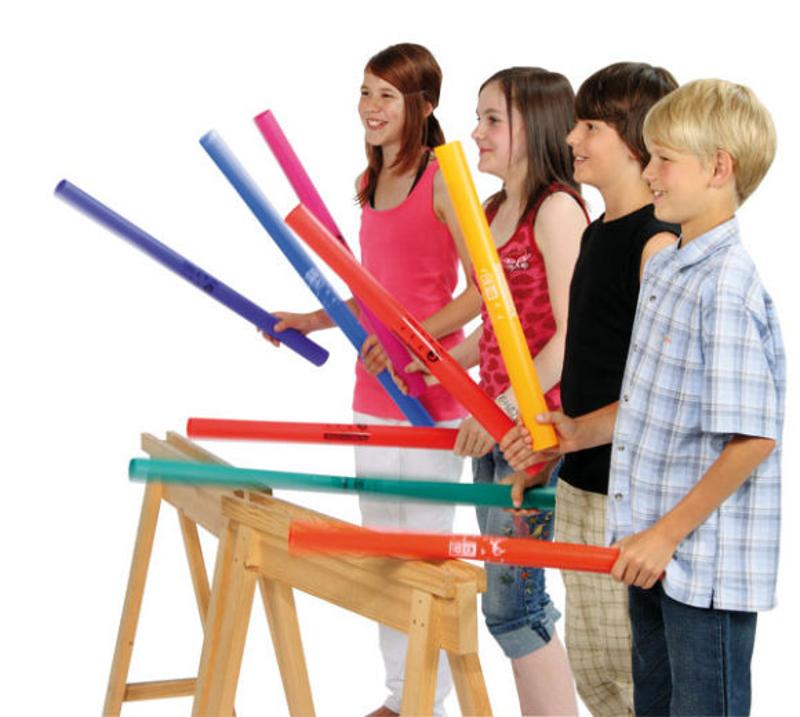 jeunes qui font du boomwhackers en colo