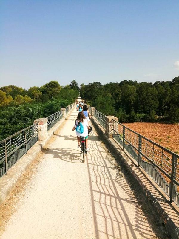 Une balade à vélo avec les enfants d’un stage linguistique italien 