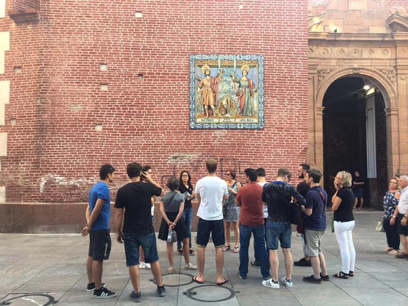 des jeunes visitent Malaga en voyage linguistique Espagne 