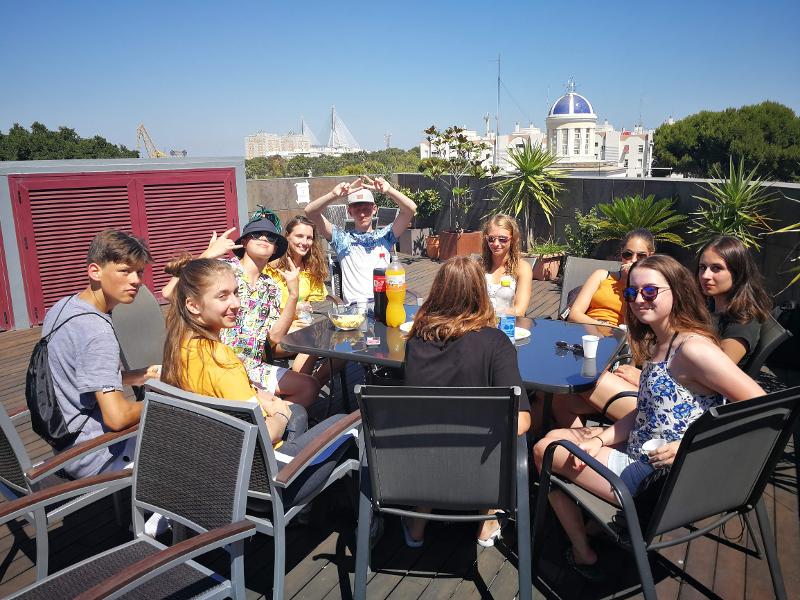 Un stage linguistique Espagne te permet de faire de nouvelles rencontres !