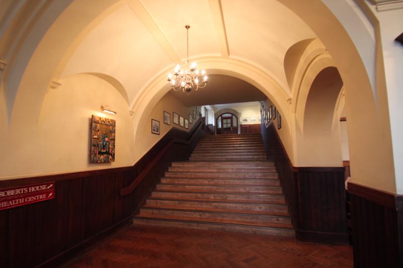 escaliers du bâtiment d'un séjour linguistique anglais