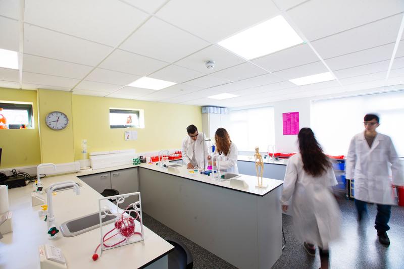 laboratoire de physique d'un séjour linguistique anglais