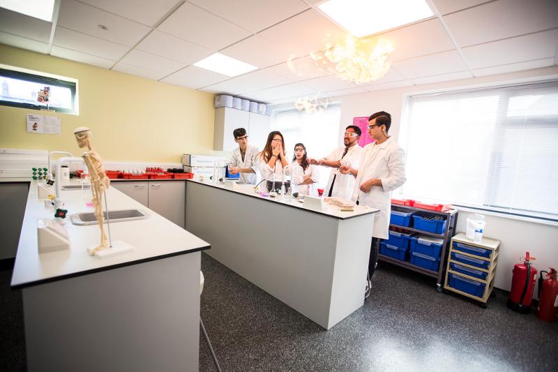 Une classe de science pour un séjour linguistique anglais