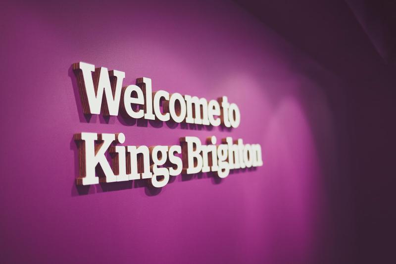 Panneau de bienvenue d'un séjour linguistique anglais à Brighton