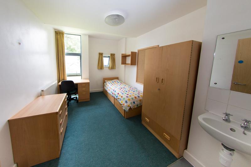 Seconde vue d'une chambre meublée d'un voyage de langue Angleterre