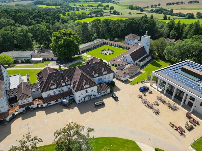 Vue de drone du lieu de voyage de langue Angleterre à Newbury