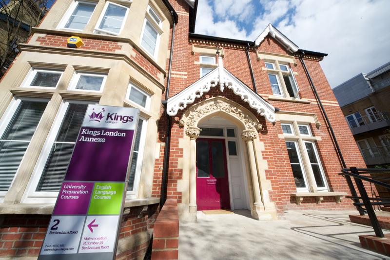 Façade de l'école d'un voyage de langues Angleterre