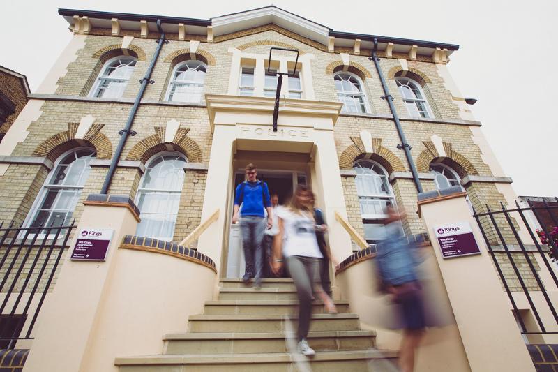 Entrée de l'école d'un voyage de langues Angleterre