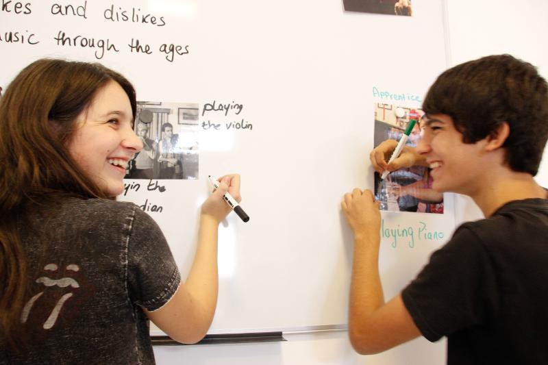 Des jeunes apprennent de manière ludique en sejour linguistique malte 1 semaine