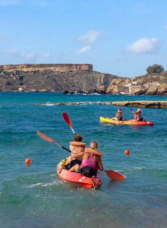 Sortie kayak lors d'un stage linguistique malte