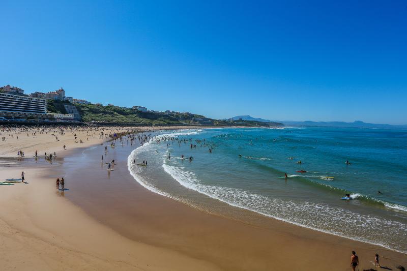 plage à biarritz en camp de vacances france 