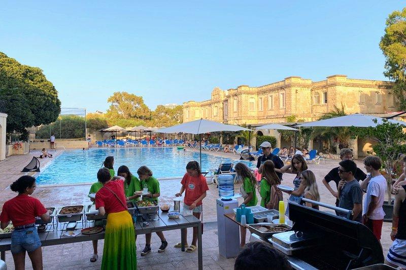 Buffet à la résidence lors d'un séjour linguistique Malte