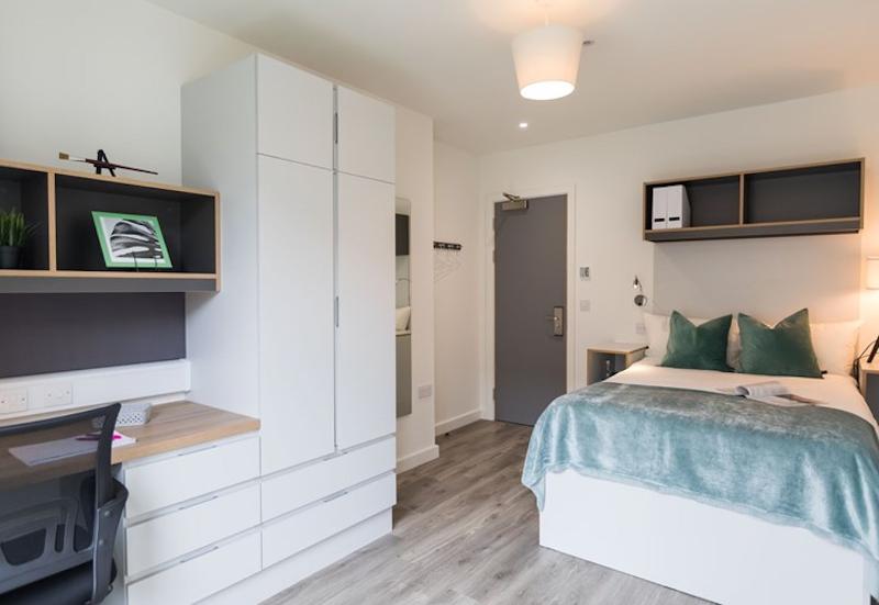 Une chambre étudiante sur le campus de Cambridge pendant un séjour linguistique anglais