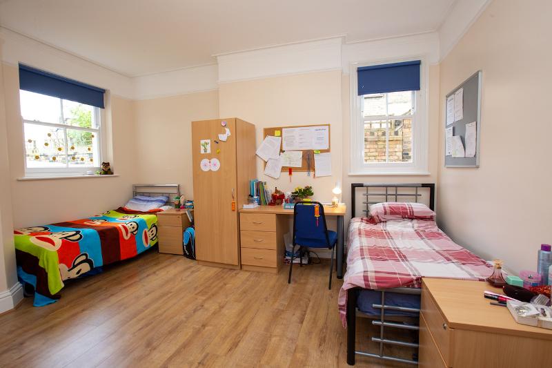 Une chambre étudiante sur le campus de Cambridge lors d'un séjour linguistique anglais