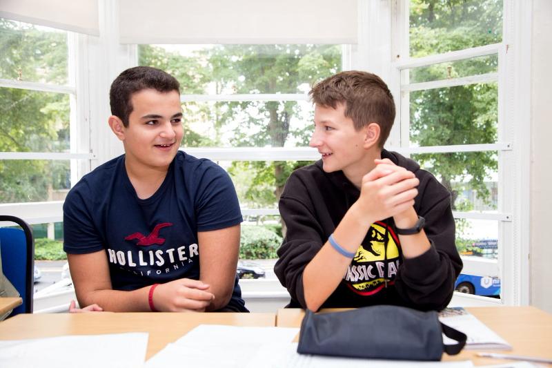  des jeunes en cours d’anglais pendant leur séjour linguistique Etats-Unis pas cher 