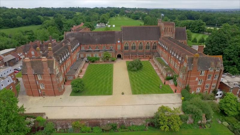 Séjours Linguistiques Angleterre Ado Campus 2025 - Juvigo