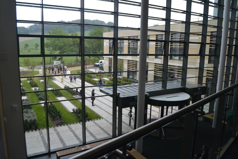 vue extérieure du bâtiment de l'école d'un séjour linguistique angleterre ado