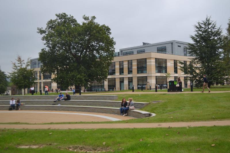bâtiment avec les salles de classe d'un séjour linguistique angleterre ado