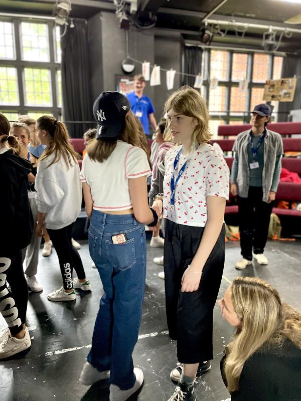 groupe qui fait une activité en séjour linguistique eastbourne