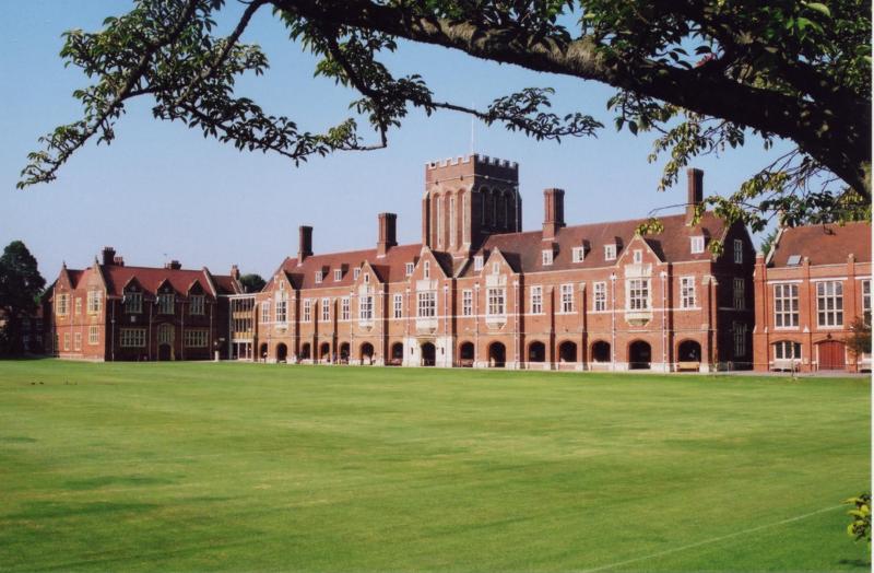vue sur les bâtiments de l'école en séjour linguistique eastbourne
