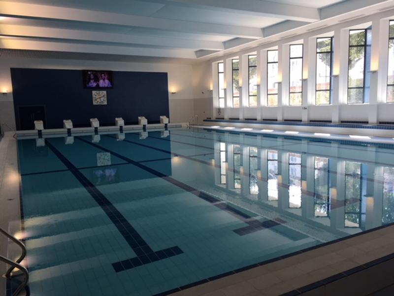 piscine de l'école d'un séjour linguistique angleterre ado