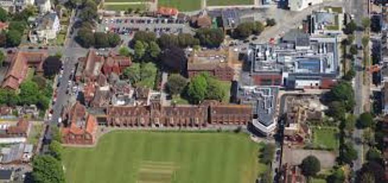 vue aérienne de l'école d'un séjour linguistique angleterre ado