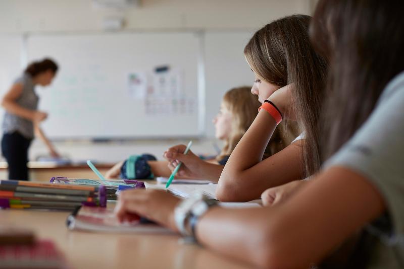 élèves lors d'un cours de langue du séjour linguistique à Antibes