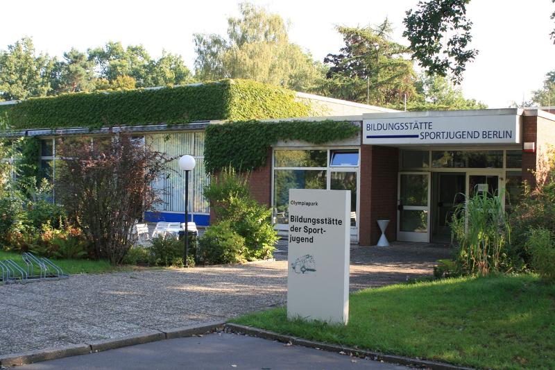 Extérieur de l'école du sejour linguistique allemand dans un cadre verdoyant