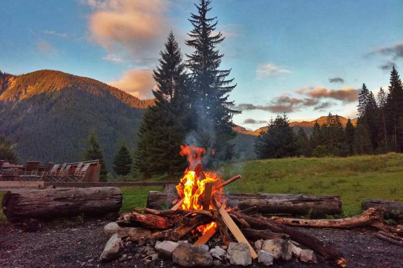 Feux de camps dans la montagne en séjour linguistique 6 mois