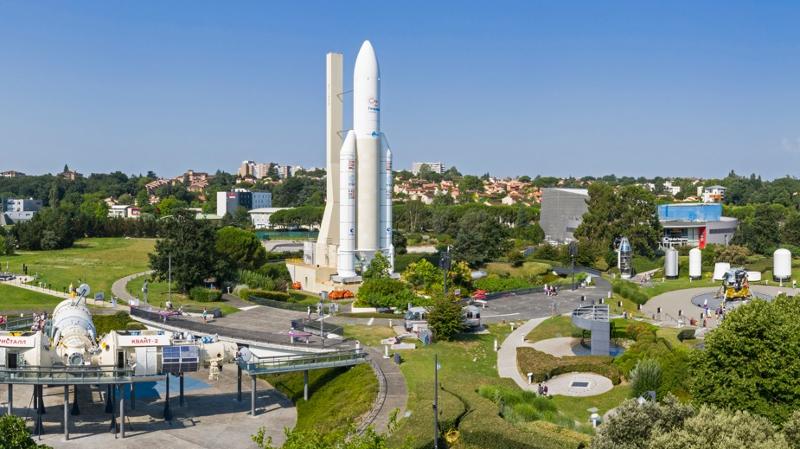 vue sur la cite de l'espace en colo parc attraction