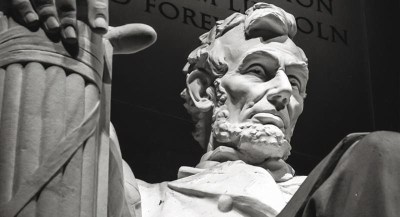L’immense statue de Lincoln, observée pendant un voyage linguistique usa 