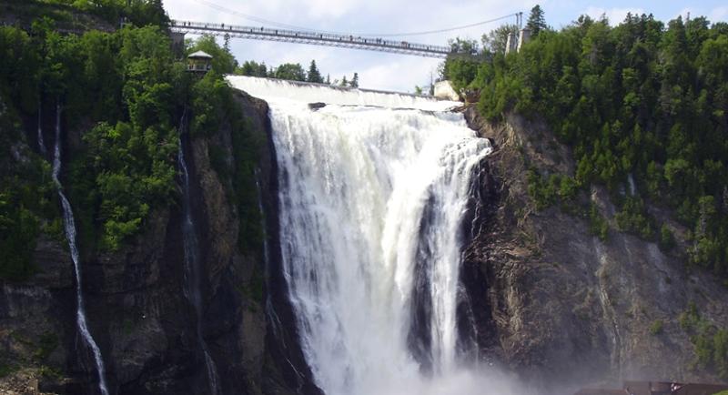Sortir proche des cascades lors d’un séjour linguistique Canada ado 