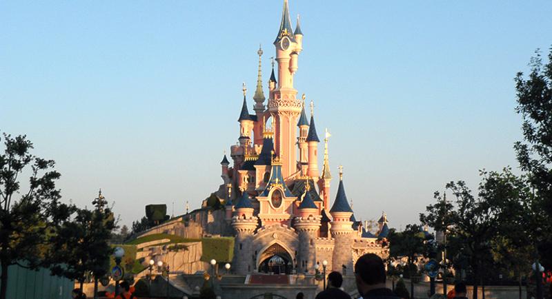 vue sur le chateau dans la colonie de vacances disneyland