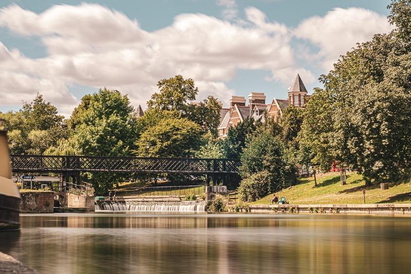 vue sur la rivière traversant Oxford
